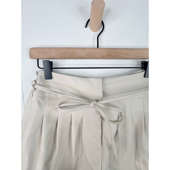 Blank NYC Faux Leather Pleated High Rise Shorts Size 26 Cream Ivory Tie Waist - Picture 4 of 10